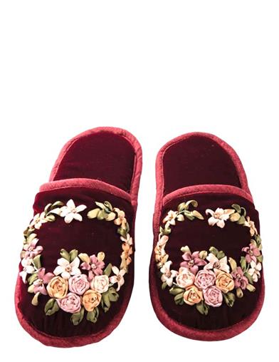 Ribbon Embroidered Slippers In Velvet Pouch 33901
