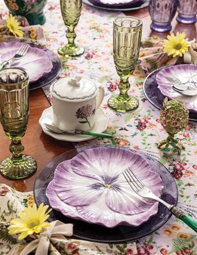 Secret Garden Table Runner 34488